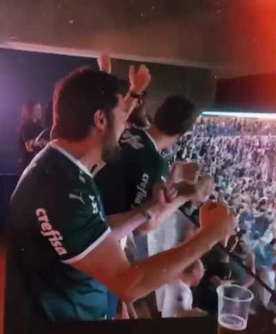 Ta aí a explicação do gol de bicicleta do rústico (trouzeram muito composto V pra isso acontecer)