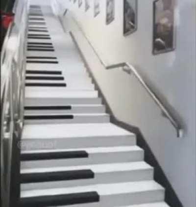 🍕👱&zwj;♂️🎹