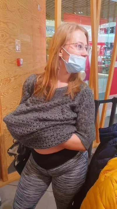 Spring is coming, so you have to do outfit shopping, shopping with a bit of risk.