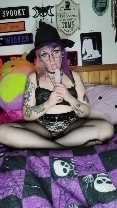 Witch Puts Spell on Gooners 