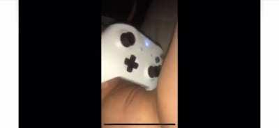 Tabea_ist_krass hat ein xBox Controller in der muschi