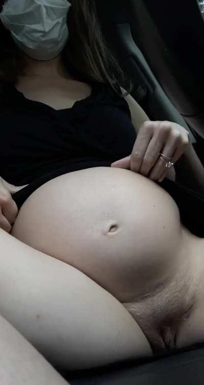 I bet you’ll have a thing for pregnant belly buttons after me 💋 [oc] [f]