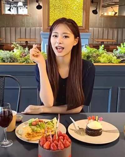 200614 - Tzuyu is so cute