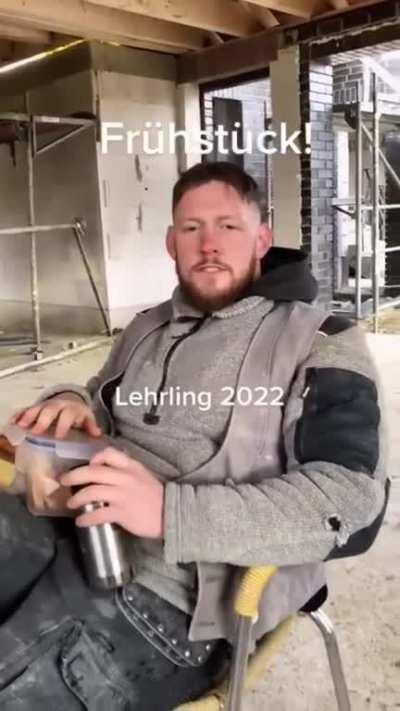 Da hat der Uwe mal wieder einen rausgehauen 🍖🍖🍖Kein Wunder, dass Bauprojekte hier so lang dauern bei diesem Nährstoffmangel 😂😂😂so jetzt erstmal LKW mit a bissel Senf, Kippe und den Lehrling zusammen scheißen☺️