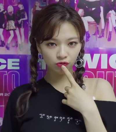 Jeongyeon's sexy eyes