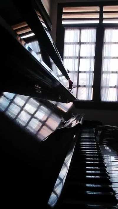 Vamos deixar a política de lado e curtir uma boa música nessa sexta-feira!