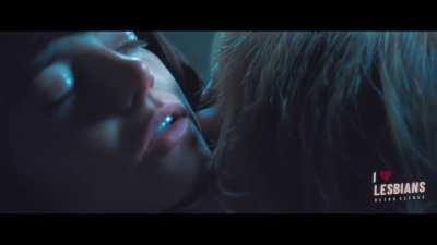 Retro Scenes: Emma Stone & Andrea Riseborough - 