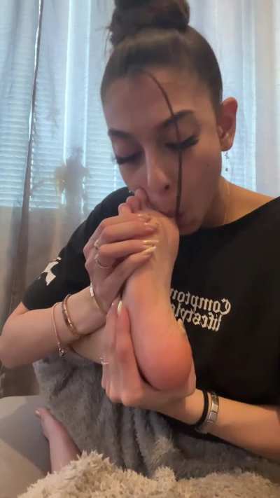 I’m available for custom 👅🦶🏻