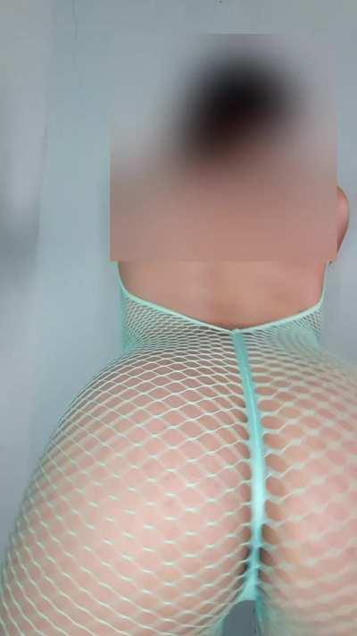 shaking my ass and farting