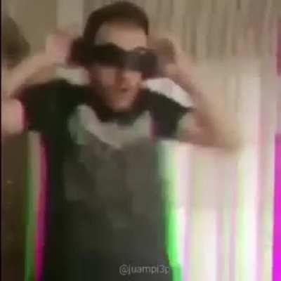 Passar aqui p avisar que sexta feira eu volto com um drop de 15 memes p compensar a ausência 😎👍
