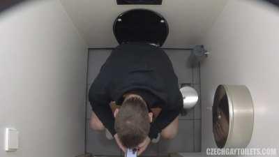 #64 (CzechGayToilets)