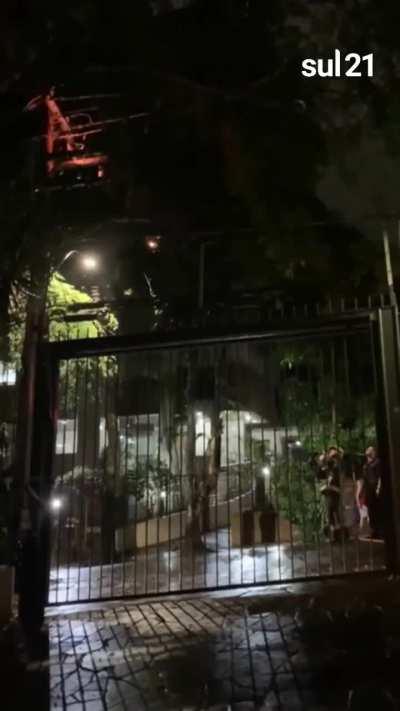 There got to be better ways to put out that fire