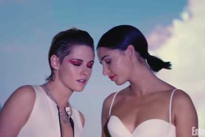 Kristen stewart and Naomi Scott