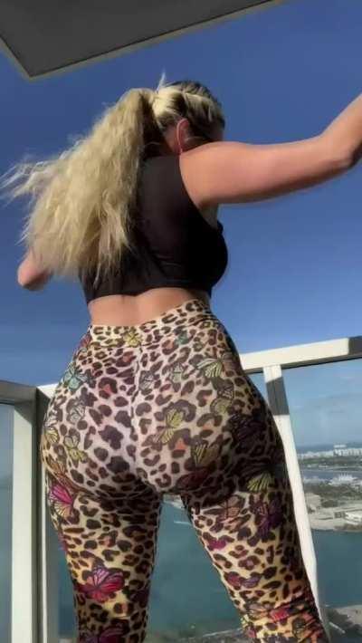 Thick Cake in Yoga Pants