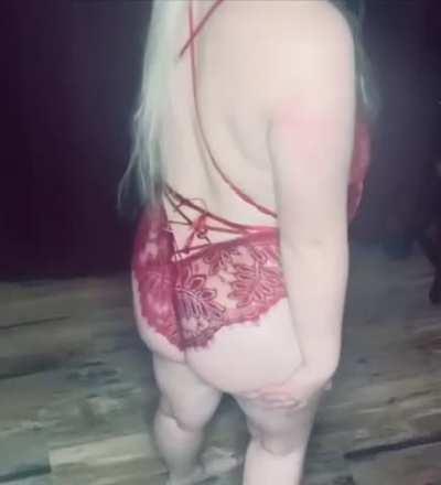 Does red look good on me? ❣️NO PPV // mom bod // pussy play // anal play // dildos // solo // link below ⬇️