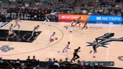 [Highlight] Dillon Brooks gets the steal and takes it to the other end for the basket