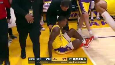 [Highlight] Lonnie Walker, who was having a solid night with 12 pts and 3 reb, goes down holding his left leg.