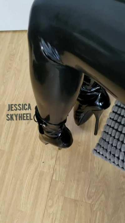 Naughty Rubberdoll with 450 movies and 2100pics