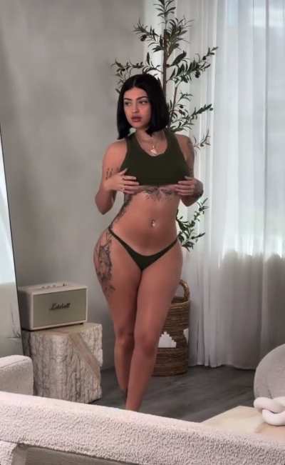 She gets more seductive everyday 🤤