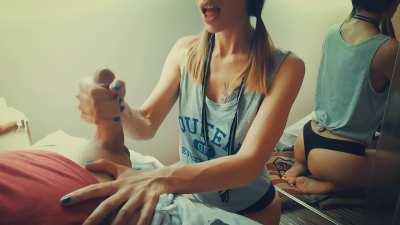 She has some decent job skill 😏