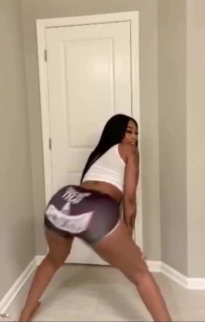 Jania soooo bad 😩🤤