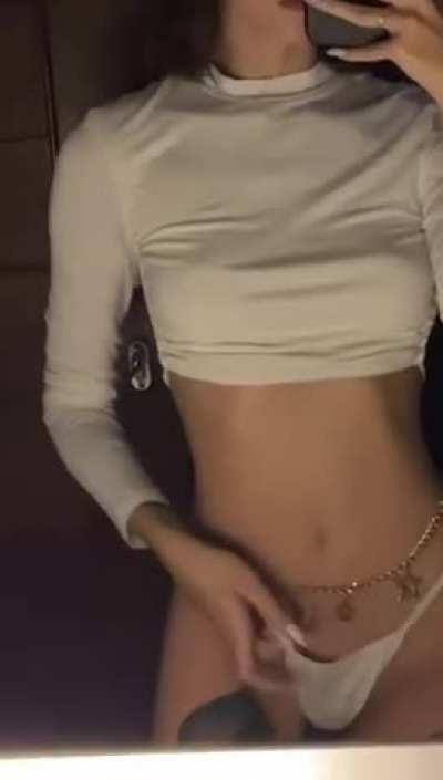 Mikimakey / Blackmango_Mary is coming live shortly