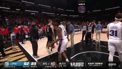 [Highlight] Embiid & Collins kerfluffle