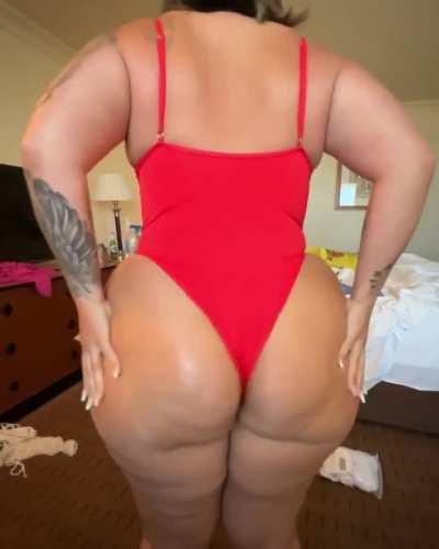 Jade (@kennedy_curves_)