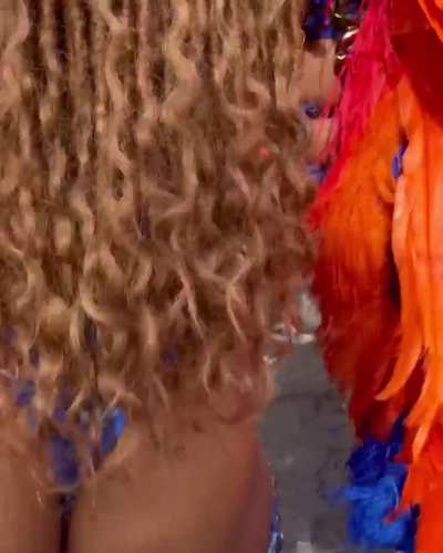 Chloe Bailey shaking it