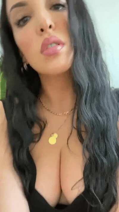 JuJu ist so fucking heiß 🤤😍