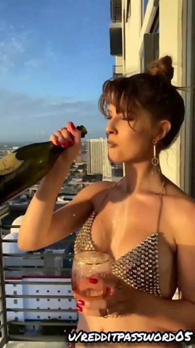 A.M.A.N.D.A C.E.R.N.Y Onlyfans Video