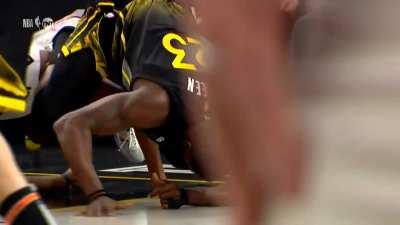 [Highlight] Draymond Green kicks Herb Jones