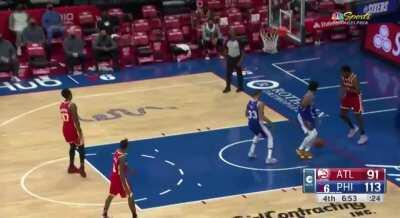 [Highlight] Matisse Thybulle lurks, gets the steal, and throws down the poster on Solomon Hill!