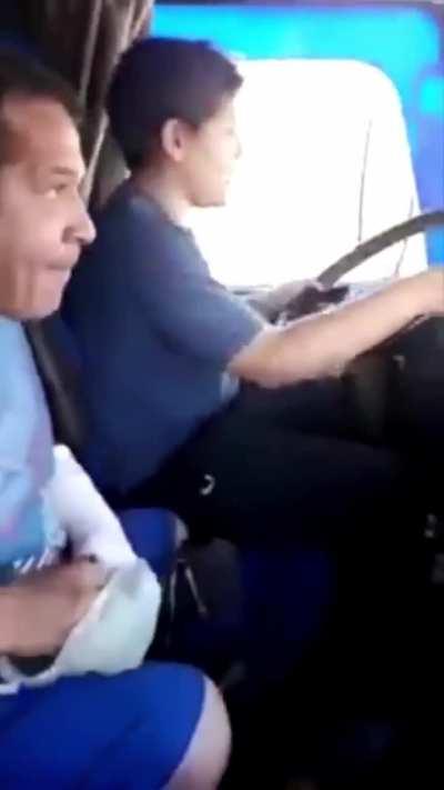 soy tu padre lpqtp....vas a aprender todo lo que hace un camionero....