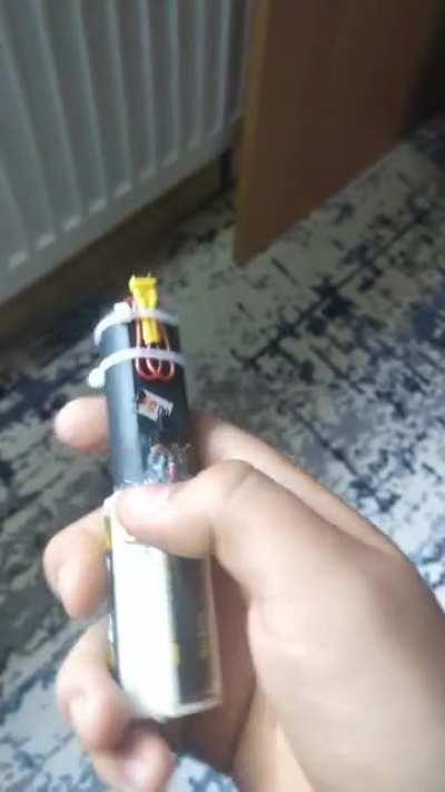 beyler gece karşıma bıçaklı dızo çıkarsa diye taser yaptım ama bunu yapması veya taşıması yasal mı