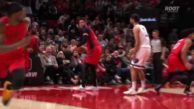 [Highlight] Nurkic bullets a one-hand pass up to Grant who finishes through the contact