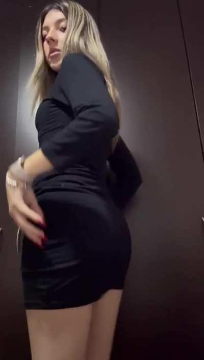 Take me out of this dress baby 