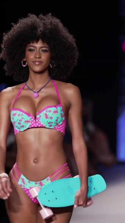 Briana Smith (@brianaans)