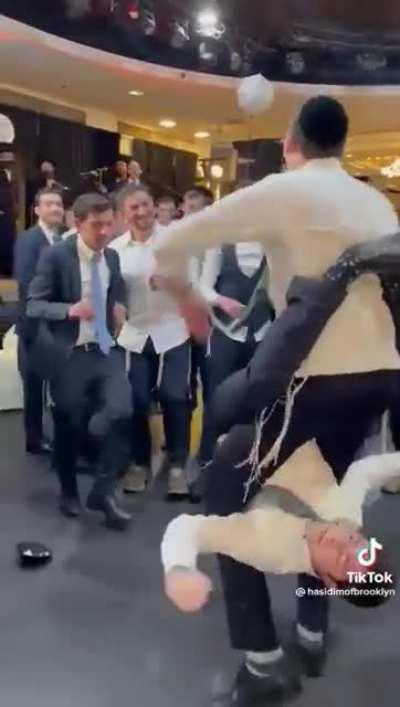 From an ultra orthodox jew to ultra gay in a sec