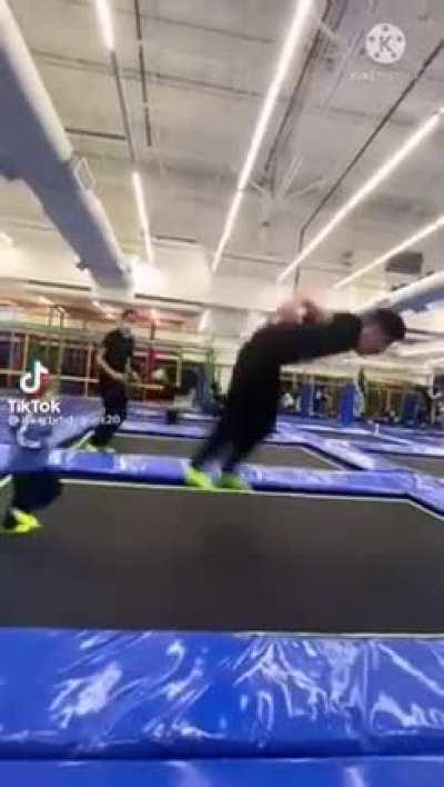 Lean esto al final del video: FATALITY