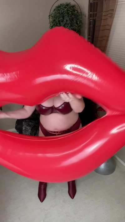 Big lips to go with my big boobs