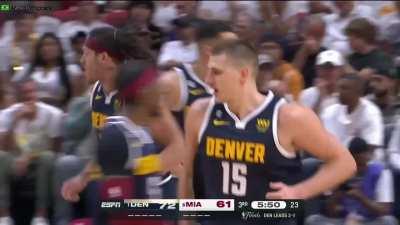 [Highlight] A set play by the Denver Nuggets leads to alley-oop dunk by Aaron Gordon off Nikola Jokic pass. With a replay and multi-broadcast and language - ABC (English), ESPN (Spanish), Movistar (Spanish), ESPN (Portuguese), SPOTV (Korean) and Thai (Tha