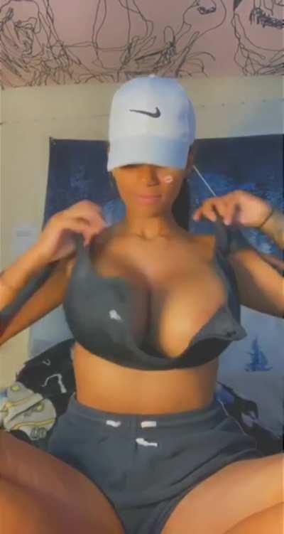 Possibly the best tits I’ve ever seen on reddit 😍