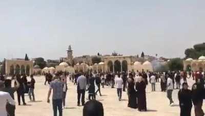 Israel is attacking worshipers in al aqsa again