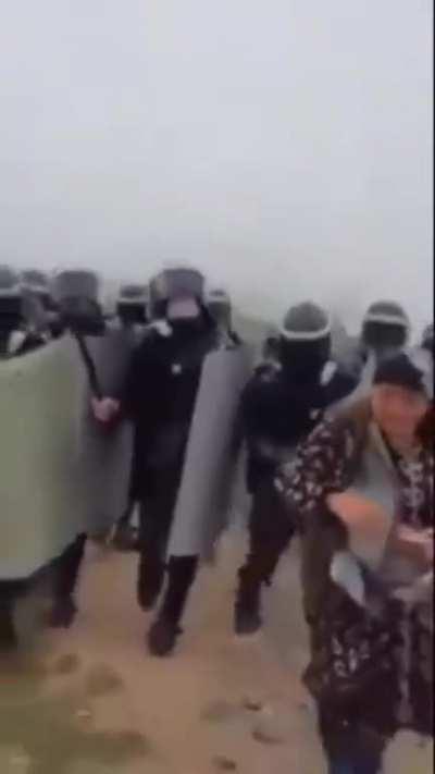 Police using peper spray to people