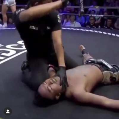 Ref saves fighter from further head trauma