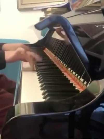 Playing the most notes before the piano lid closes