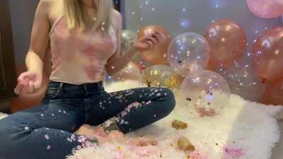 Happy 100k to the best damn community on Reddit🥳🌟 we love you, r/VerifiedFeet!