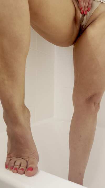 Do you like my pink nails? 💅😜