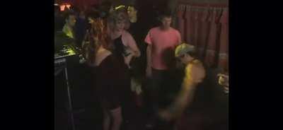 TROW YOUR HANDS UP, TROW YOUR HANDS UP, TROW YOUR HANDS UP, AH YEEAH!!